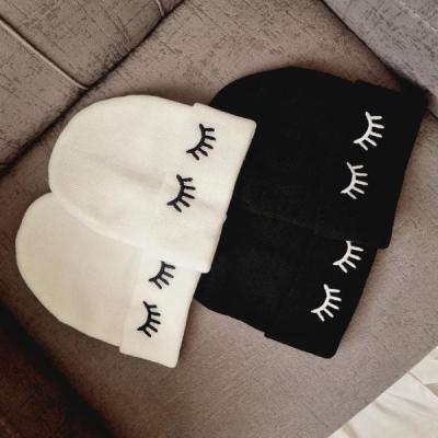 کلاه بافت اسپرت طرح پلک