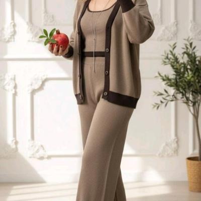 ست سه تکه ساده بافت.موجودی بگیرید