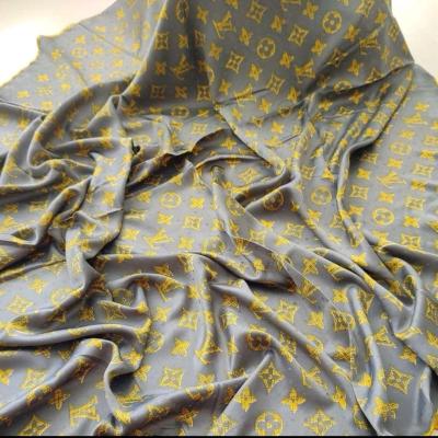 روسری ساتن ابریشم قواره دار