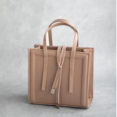 کیف مجلسی زنانه مدل پارلا