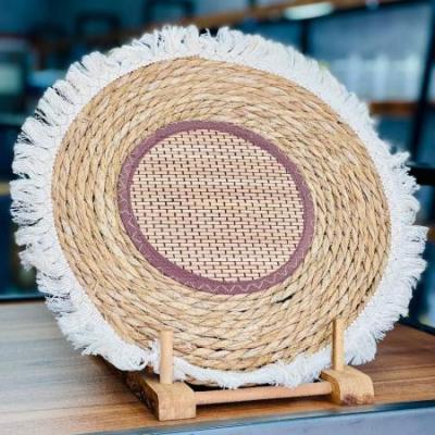 زیر بشقابی حصیری