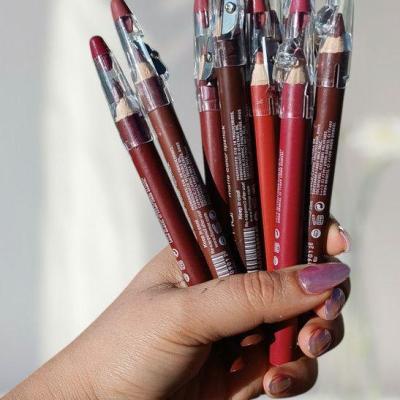 رژ لب مدادی تراش دار