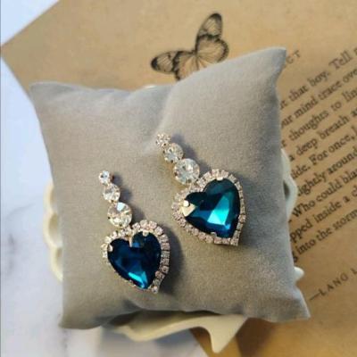 گوشواره میخی قلب نیلی