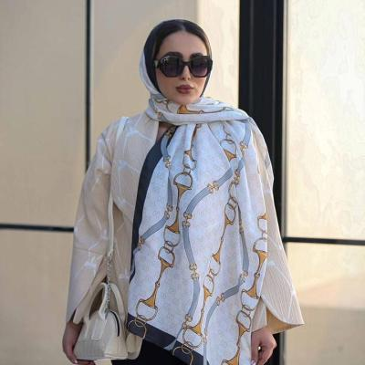 شال نخی منگوله دار