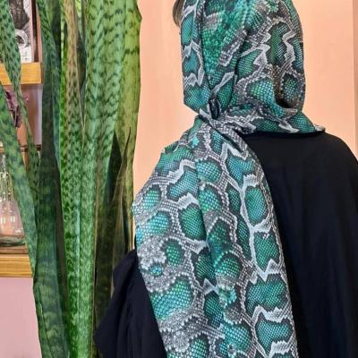 شال نخی منگوله دار