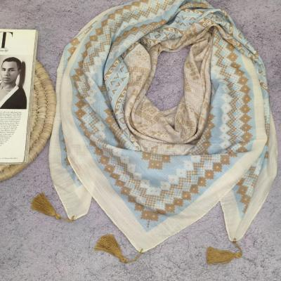 روسری منگوله دار