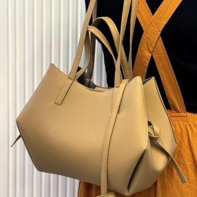 کیف زنانه کلاسیک متریال وارداتی آویز دار