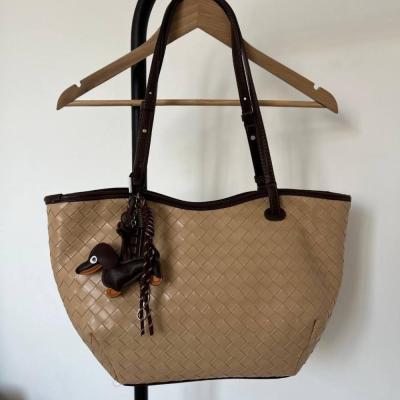 کیف زنانه کلاسیک حصیری مدل هلالی