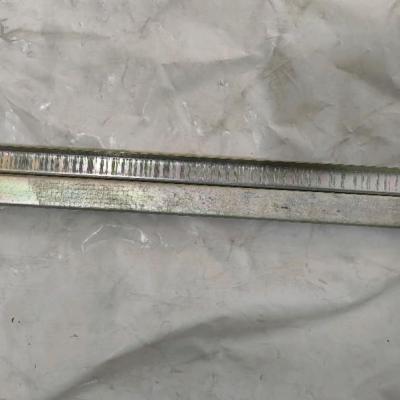 زیر شیشه بغل پیکان بلند فلزی