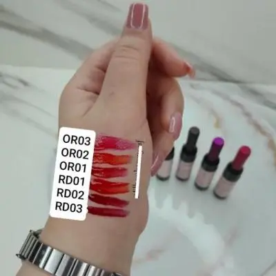 تینت لب شامپاینی مارک رمانتیک کیفیت A شماره مدنظرتو روی لب زوم کن و کدش برام بفرست.