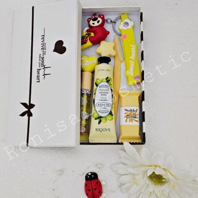 پک هدیه آرایشی زرد اقتصادی