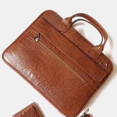 کیف اداری مناسب تمام چرم‌گاوی