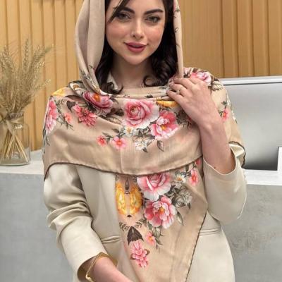 روسری نخی وارداتی گلدار دور دست دوز در چهار رنگ زیبا-157221