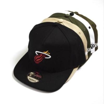 کلاه اسنپ‌ بک مشکی Mitchell & Ness مدل Top Spot تیم Miami Heat