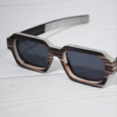 عینک Gucci با فریم قهوه ای طرح‌دار و لنز مشکی