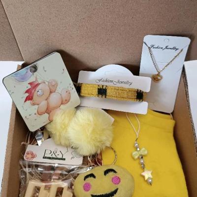 پک اقتصادی هدیه دخترانه و زنانه رنگ زرد