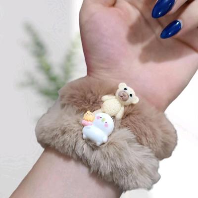 کش مو پشمالو بسیار شیک و کیوت | اکسسوری نرم و راحت برای نگه‌داشتن موها