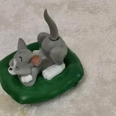 فیگور تام خوابیده با تشک سبز اورجینال کیوت