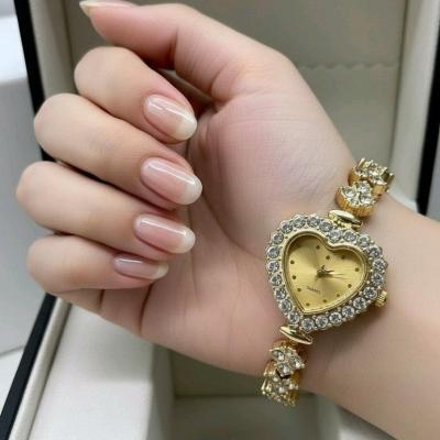 ساعت مجلسی شیک زنانه خانومانه نگینی قلبی 39591