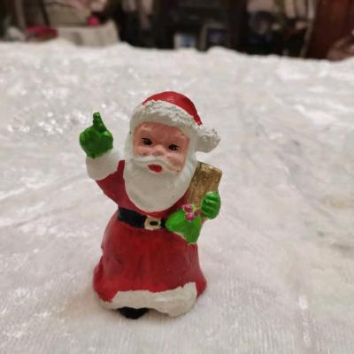 مجسمه ی بابانوئل نوستالژی هدیه به دست