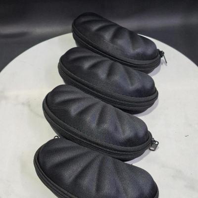 کیف زیپی عینک آفتابی مدل صدفی پارچه ای تمام مشکی قاب زیپی عینک آفتابی