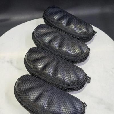 کیف زیپی عینک آفتابی مدل صدفی لانه رنبوری قاب عینک زیپی آفتابی تک رنگ