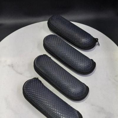 کیف زیپی عینک طبی رنگ تیره قاب عینک زیپی طبی فوم پارچه لانه زنبوری