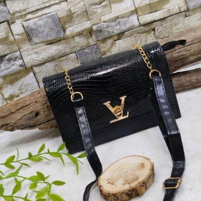 کیف زنانه دوشی قفل LV کد A002