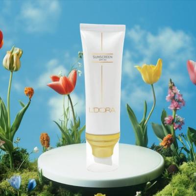 کرم ضد آفتاب SPF50 بی رنگ مناسب انواع پوست لدورا کر 80 میلی لیتر