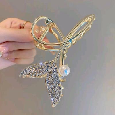 کلیپس دم ماهی