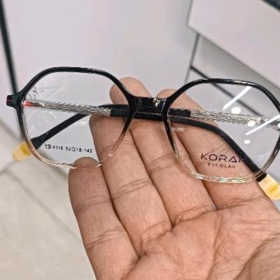 عینک طبی چند ضلعی کایوچویی با قابلیت تعویض عدسی های جدید