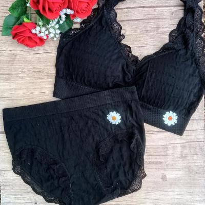 ست لباس زیر زنانه و دخترانه